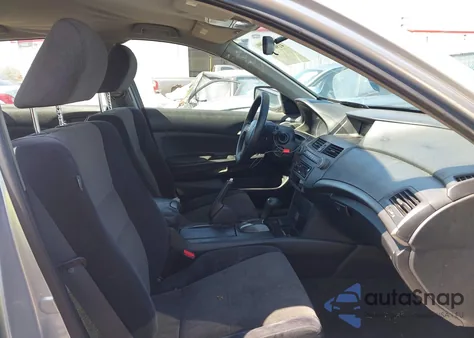 2008 Honda Accord 2.4 Lx z USA, uszkodzony, nr VIN 1HGCP263X8A126119